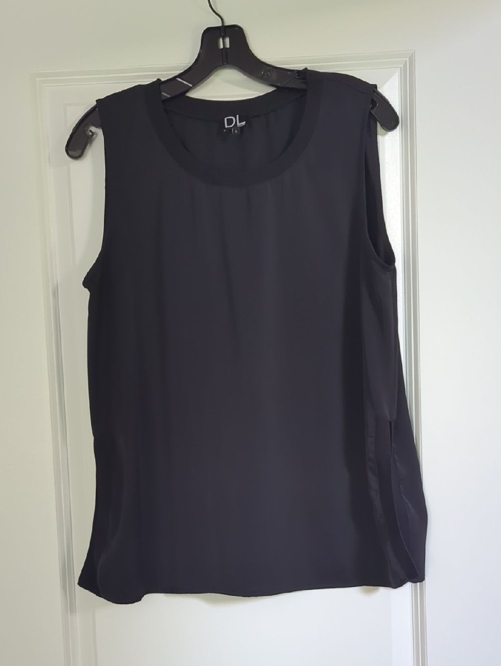 Black Sleeveless Round-Neck Tank Top